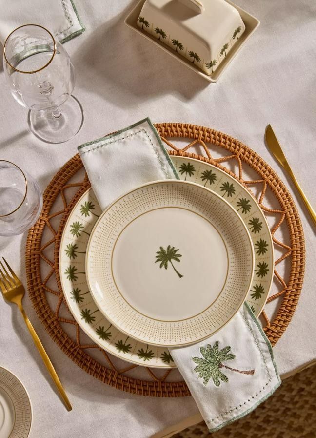 Coordinated dinnerware sets